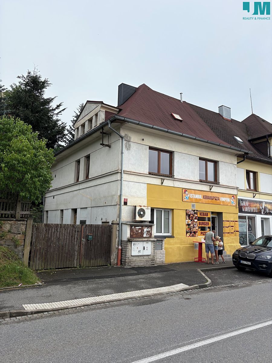 Prodej rodinného domu 180 m², pozemek 596 m²